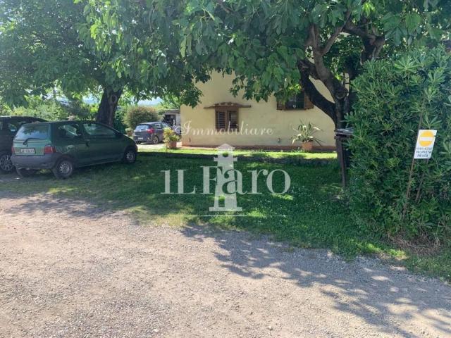 Villa Indipendente in vendita a La Villa, Campi Bisenzio