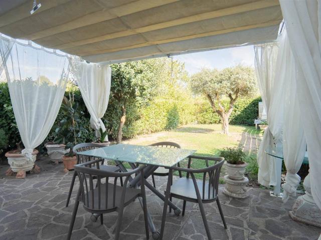 Villa Indipendente in vendita a Prataccio, Campi Bisenzio