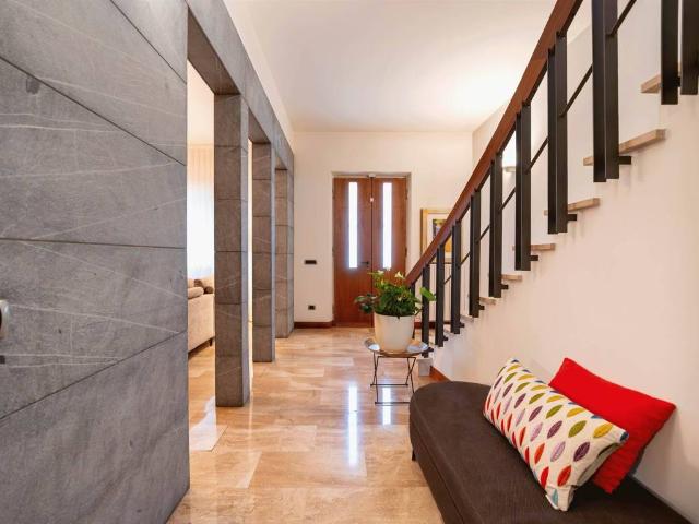 Villa Indipendente in vendita a San Lorenzo, Campi Bisenzio