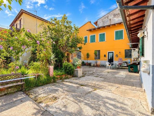 Villa Indipendente in vendita a San Donnino, Campi Bisenzio