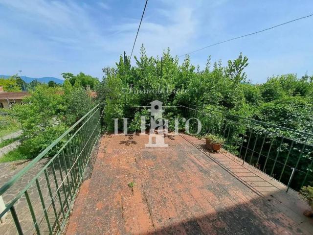 Villa Indipendente in vendita a Campi Bisenzio, Toscana