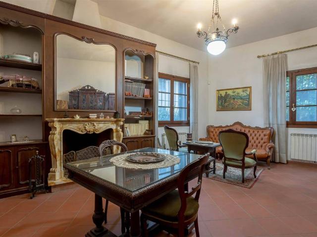 Villa Indipendente in vendita a San Donnino, Campi Bisenzio