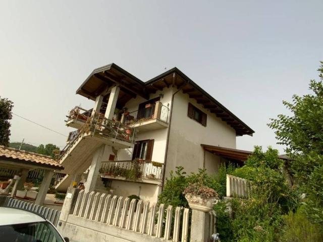 Villa Indipendente in vendita a Campli, Abruzzo