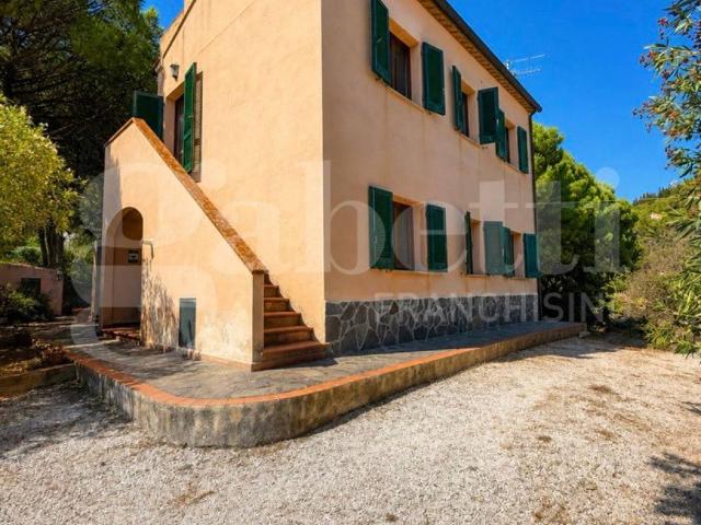 Villa Indipendente in vendita a Campo nell'Elba, Marina Di Campo