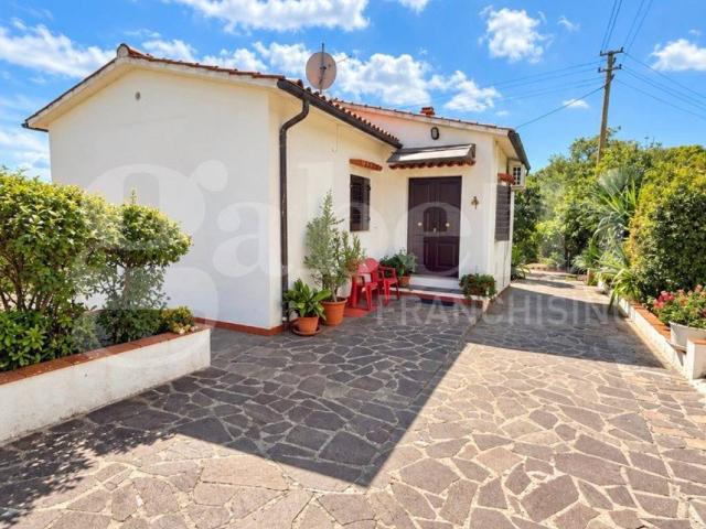 Villa Indipendente in vendita a Campo nell'Elba, La Pila