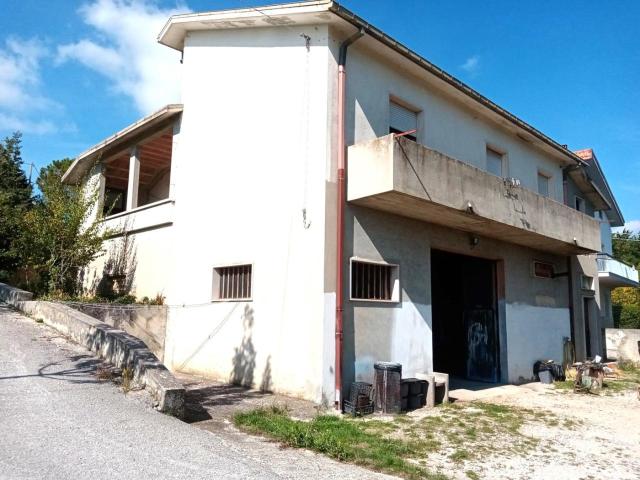Villa Indipendente in vendita a Campobasso, Molise