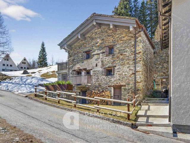 Villa Indipendente in vendita a Comunità montana della Valchiavenna, Campodolcino