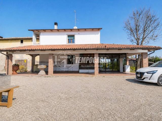 Villa Indipendente in vendita a Campogalliano, Modena