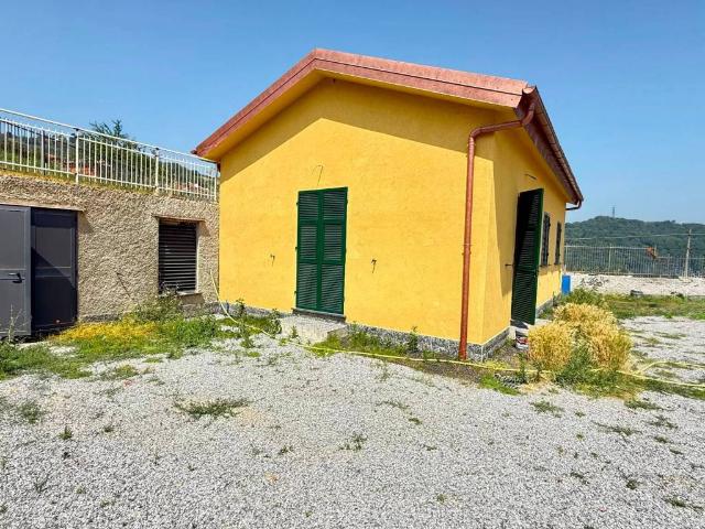 Villa Indipendente in vendita a Campomorone, Liguria