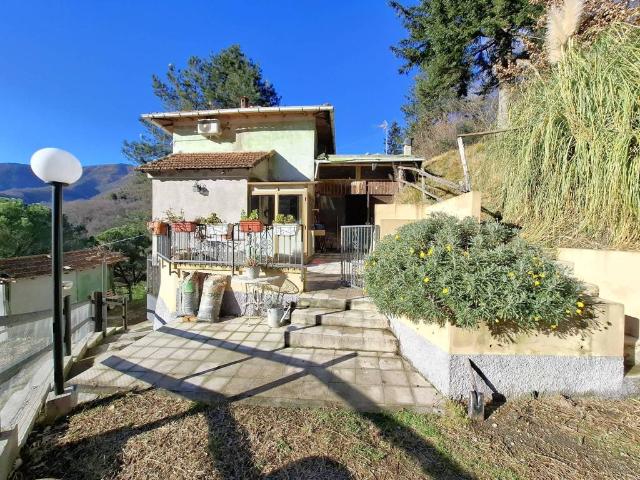 Villa Indipendente in vendita a Campomorone, Liguria