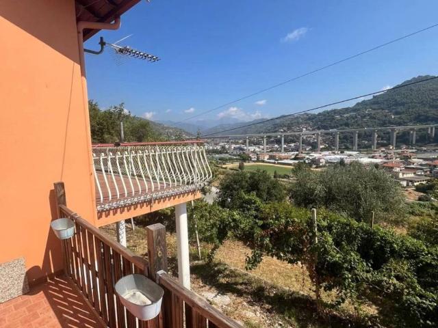Villa Indipendente in vendita a San Giacomo, Camporosso