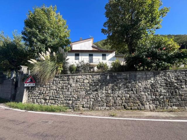 Villa Indipendente in vendita a Unione dell'Alto Reno, Camugnano