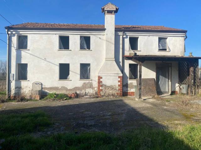 Villa Indipendente in vendita a Trecenta, Veneto