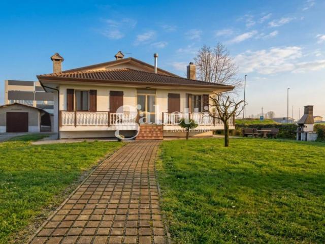 Villa Indipendente in vendita a Candiana, Veneto