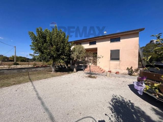 Villa Indipendente in vendita a Cannara, Perugia