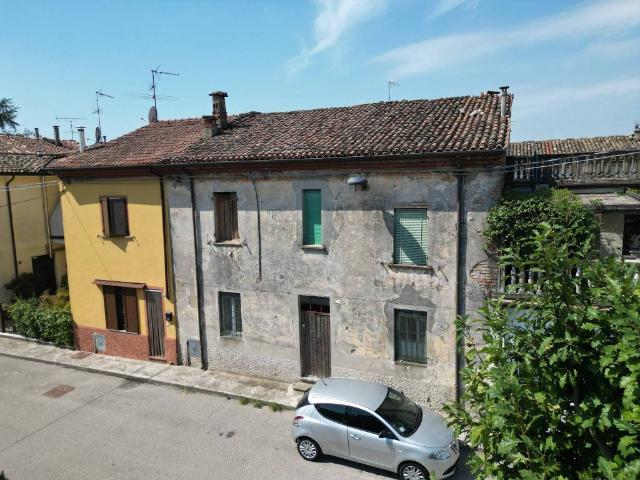 Villa Indipendente in vendita a Canneto sull'Oglio, Mantova