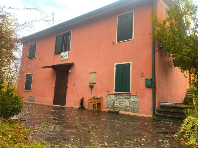 Villa Indipendente in vendita a Val d’Enza, Re