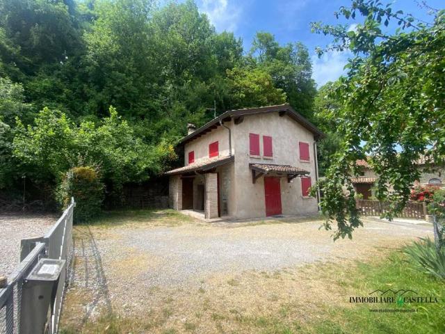 Villa Indipendente in vendita a Val d’Enza, Re