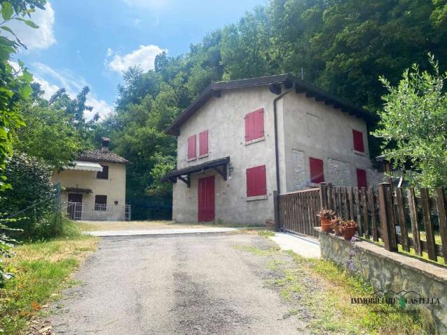 Villa Indipendente in vendita a Val d’Enza, Re