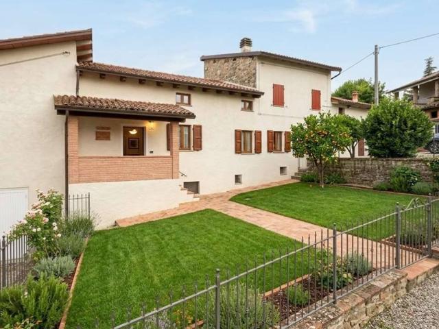 Villa Indipendente in vendita a Val d’Enza, Re