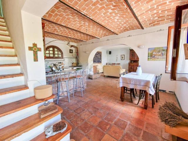 Villa Indipendente in vendita a Piemonte, Asti