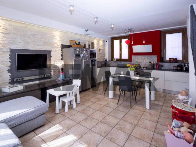 Villa Indipendente in vendita a Comunità Montana del Piambello, Cantello