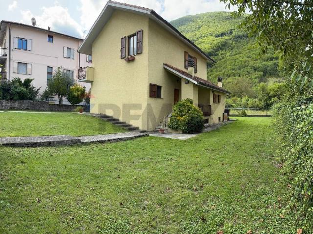Villa Indipendente in vendita a Marche, Pesaro E Urbino