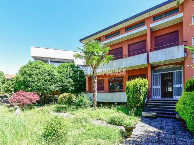 Villa Indipendente in vendita a Cantù, Lombardia