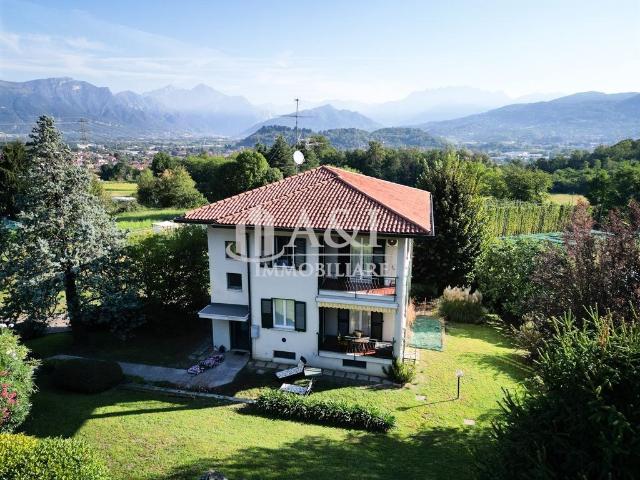 Villa Indipendente in vendita a Cantù, Lombardia