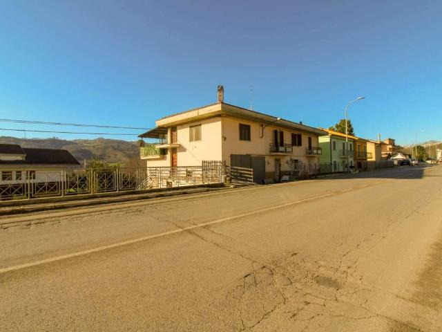 Villa Indipendente in vendita a Canzano, Abruzzo