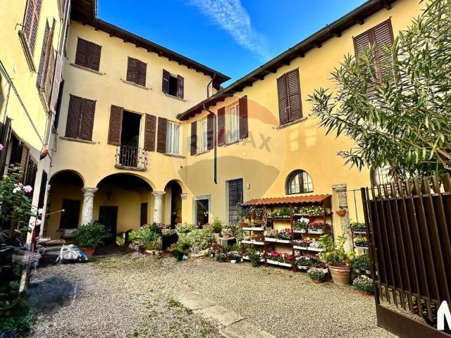 Villa Indipendente in vendita a Caravaggio, Canzo