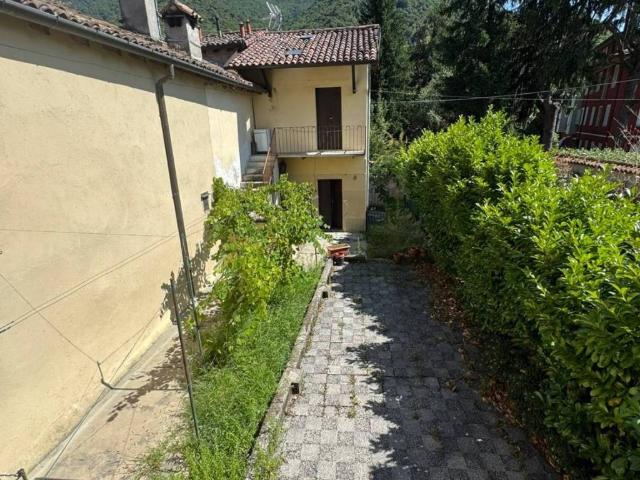 Villa Indipendente in vendita a San Francesco, Canzo