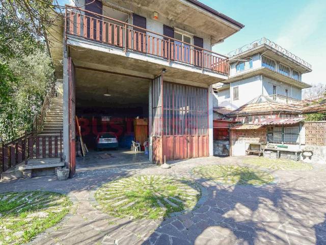 Villa Indipendente in vendita a Canzo, Lombardia