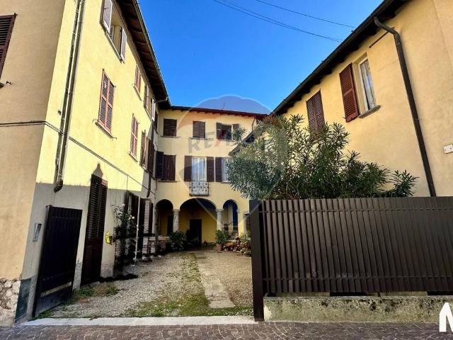 Villa Indipendente in vendita a Caravaggio, Canzo
