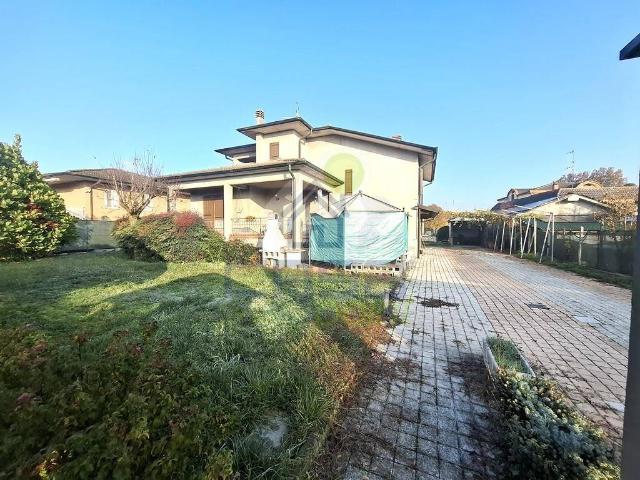 Villa Indipendente in vendita a Caorso, Reggio Emilia