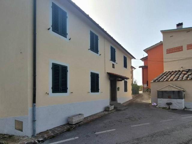 Villa Indipendente in vendita a Matraia, Capannori