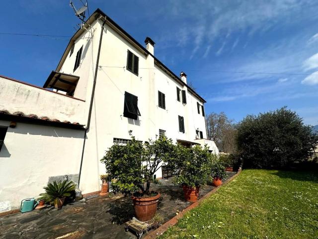 Villa Indipendente in vendita a Capannori, Toscana