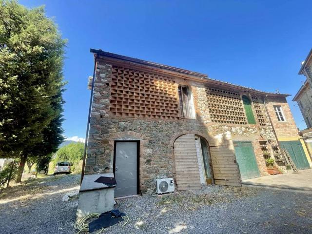 Villa Indipendente in vendita a Zone, Capannori