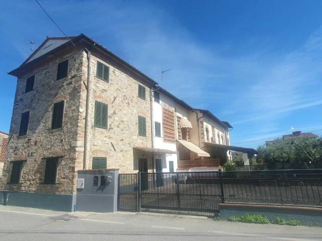 Villa Indipendente in vendita a Verciano, Capannori