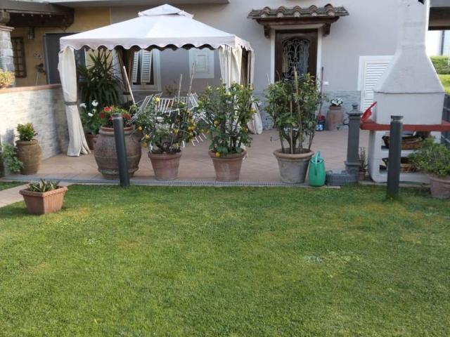 Villa Indipendente in vendita a Tassignano, Capannori