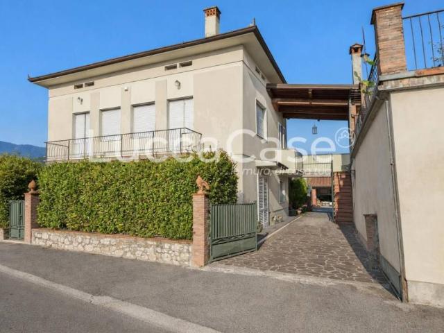 Villa Indipendente in vendita a Capannori, Toscana