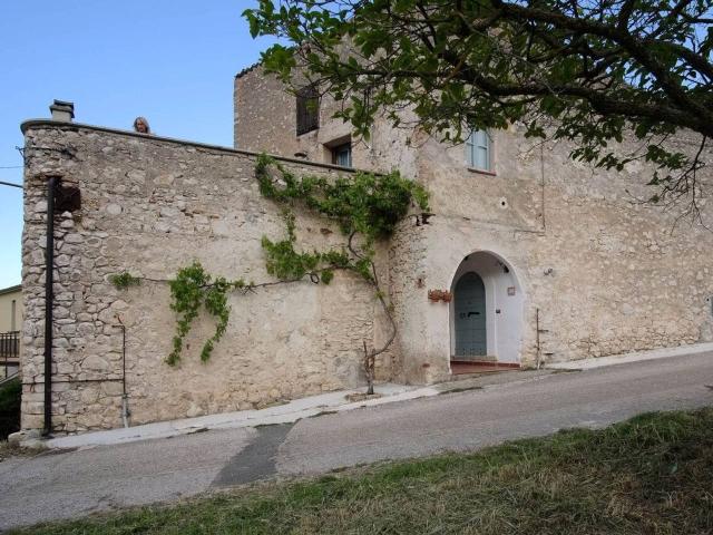 Villa Indipendente in vendita a Capestrano, L'Aquila