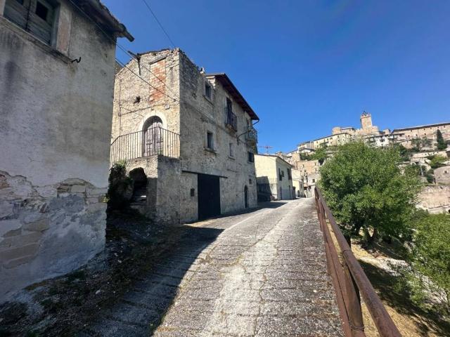 Villa Indipendente in vendita a Capestrano, Abruzzo