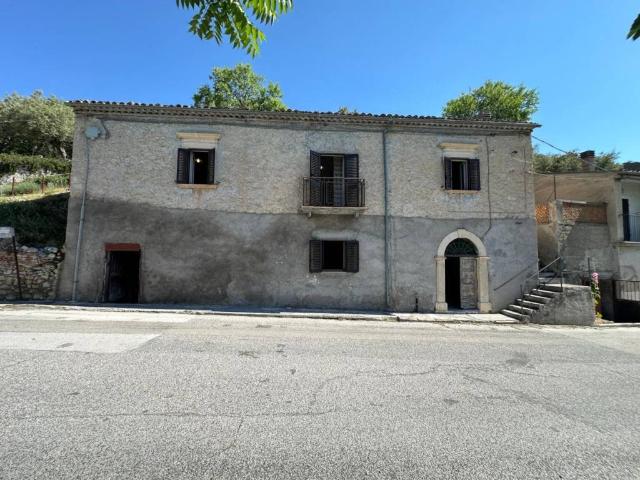 Villa Indipendente in vendita a Capestrano, Abruzzo