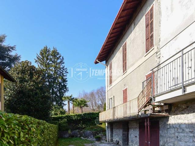 Villa Indipendente in vendita a Capiago, Capiago Intimiano