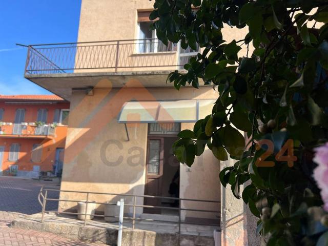 Villa Indipendente in vendita a Capiago, Capiago Intimiano