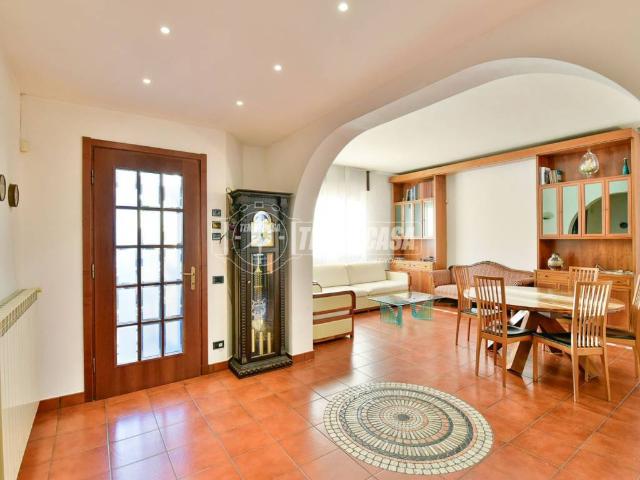 Villa Indipendente in vendita a Capiago Intimiano, Lombardia