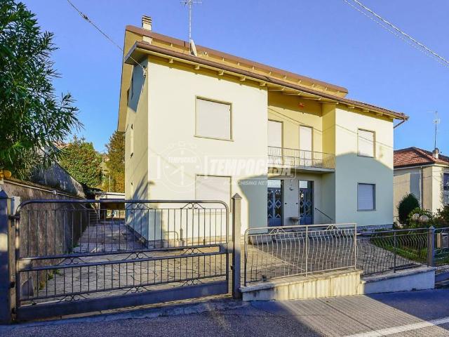 Villa Indipendente in vendita a Capiago Intimiano, Lombardia