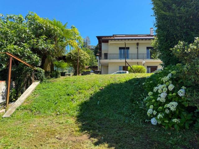 Villa Indipendente in vendita a Capiago, Capiago Intimiano