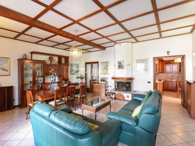 Villa Indipendente in vendita a Capiago Intimiano, Lombardia